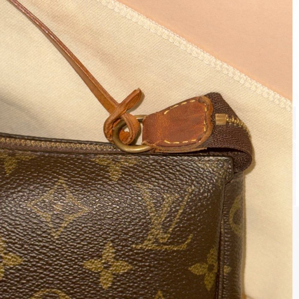 Louis Vuitton Pochette Vintage Brown Monogram leather Shoulder bag 

Offers - Picture 2 of 14